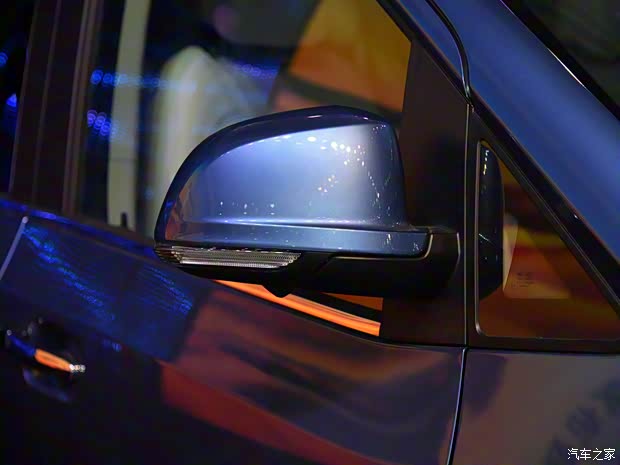 上汽商用車 上汽大通G10 2015款 2.0T 自動(dòng)旗艦版