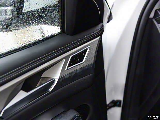 众泰汽车 大迈X7 2017款 上进版 2.0T DCT黄山型 7座