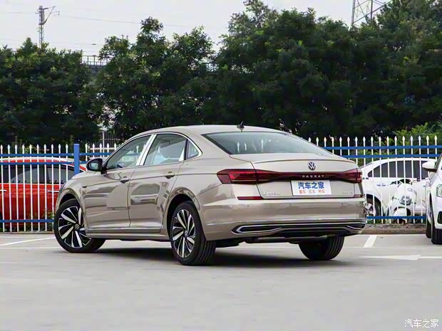 上汽大众 帕萨特 2022款 330TSI 豪华版 上汽大众 帕萨特 2022款 330TSI 豪华版