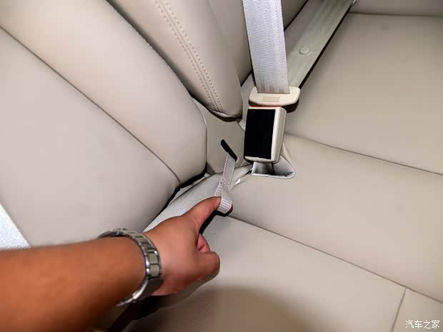 上汽大通 上汽大通V80 2017款 2.5T手動商杰版長軸中頂