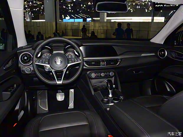 阿尔法·罗密欧 Stelvio 2017款 基本型 阿尔法·罗密欧 Stelvio 2017款 基本型