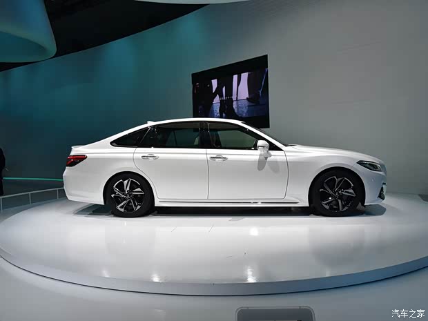 豐田(進(jìn)口) 皇冠(進(jìn)口) 2018款 Concept 豐田(進(jìn)口) 皇冠(進(jìn)口) 2018款 Concept