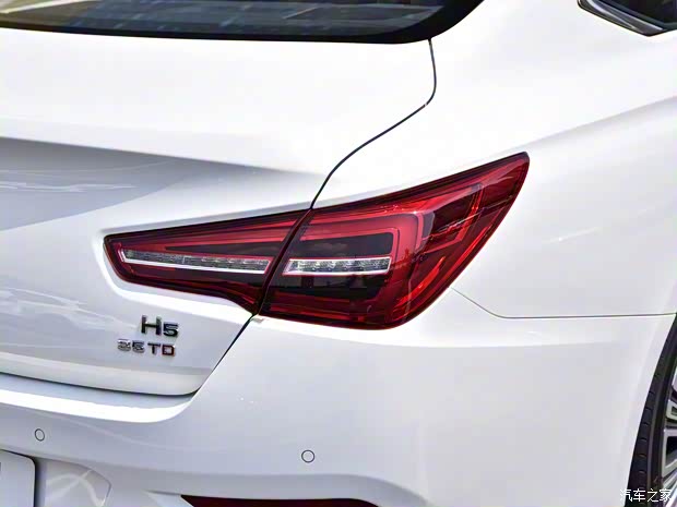 一汽红旗 红旗H5 2022款 1.8T 自动智联旗享版