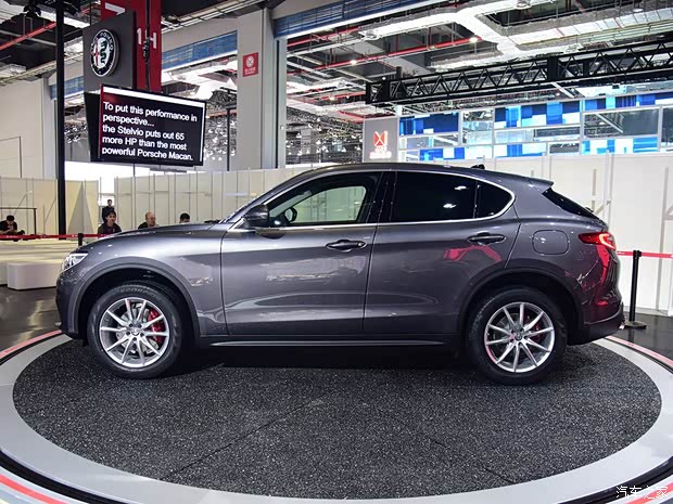 阿尔法·罗密欧 Stelvio 2017款 基本型 阿尔法·罗密欧 Stelvio 2017款 基本型