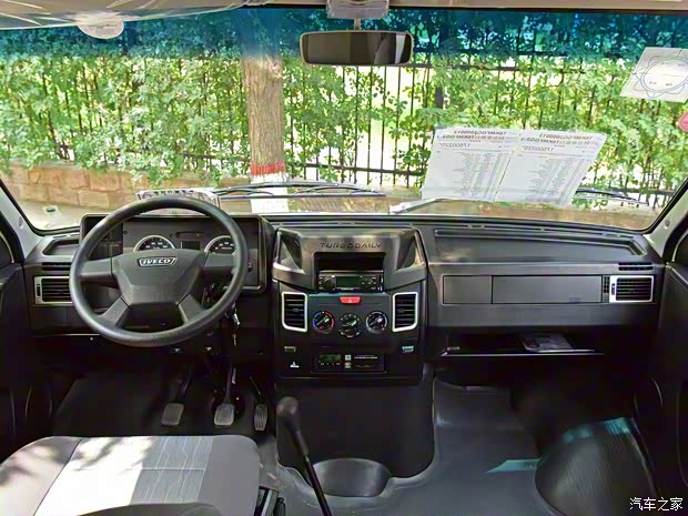 南京依維柯 Turbo Daily 2017款 2.8T A35客車中頂11座43S5