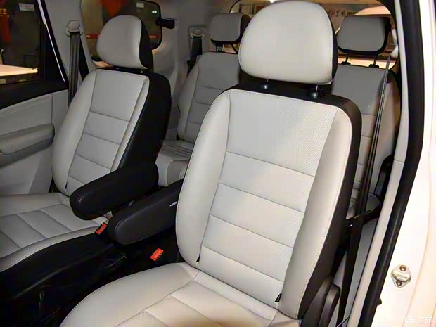 東風(fēng)風(fēng)行 風(fēng)行S500 2016款 1.6L 手動(dòng)尊享型 東風(fēng)風(fēng)行 風(fēng)行S500 2016款 1.6L 手動(dòng)尊享型