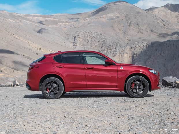 阿尔法·罗密欧 Stelvio 2017款 四叶草版