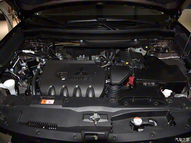 三菱(進(jìn)口) 歐藍(lán)德(進(jìn)口) 2016款 2.0L 兩驅(qū)加值版 5座