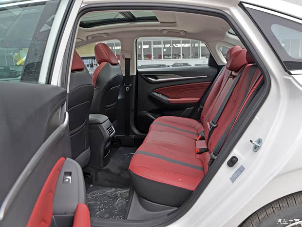 长安汽车 逸动 2021款 PLUS 蓝鲸NE 1.4T GDI DCT基本型