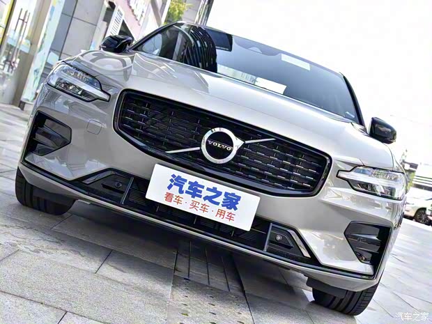 沃爾沃亞太 沃爾沃S60 2022款 B4 智遠(yuǎn)運(yùn)動(dòng)版