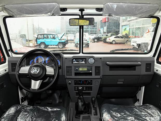 北京汽车制造厂 勇士 2017款 2.0T 大四门四驱汽油版 北京汽车制造厂 勇士 2017款 2.0T 大四门四驱汽油版