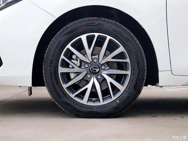 广汽乘用车 传祺GA4 2021款 PLUS 235T 自动尊享版