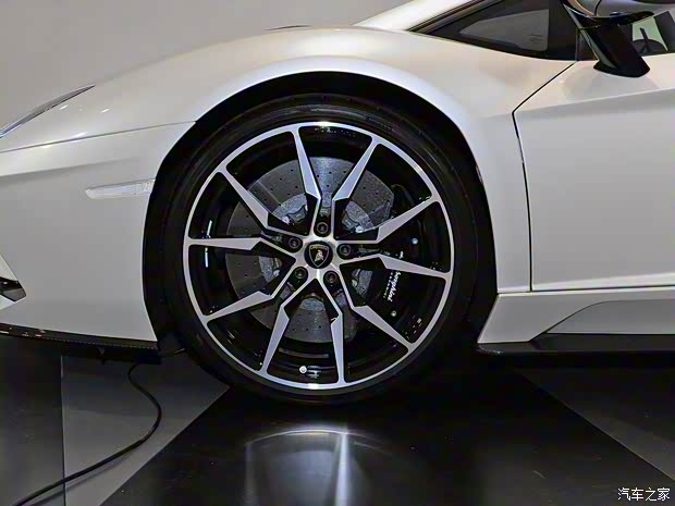 蘭博基尼 Aventador 2017款 AVENTADOR S