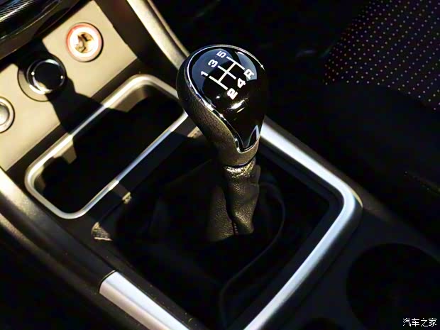 江铃集团轻汽 骐铃T7 2016款 2.8T四驱尊贵版加长轴距JE493ZLQ4CB