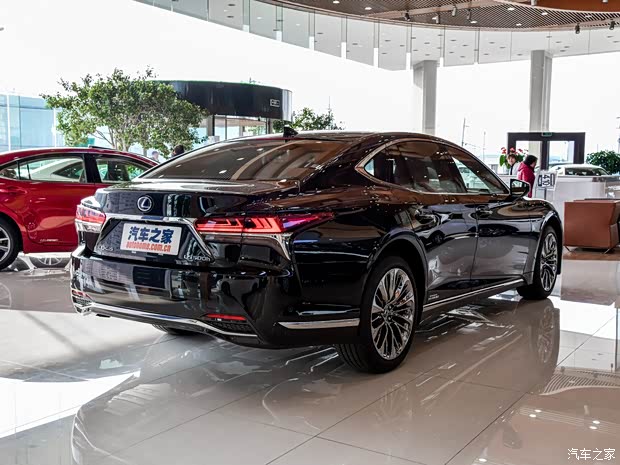 雷克萨斯 雷克萨斯LS 2018款 500h 行政版