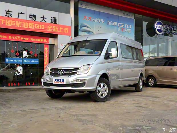 上汽大通 上汽大通V80 2017款 2.5TAMT傲运通国V短轴超低顶5/6/10座