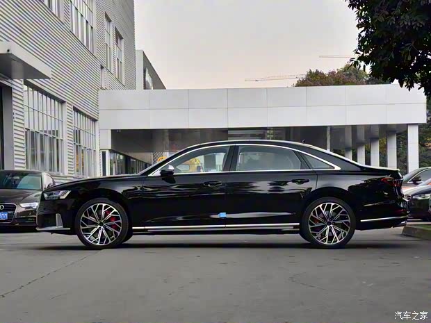 奧迪(進(jìn)口) 奧迪S8 2021款 S8L 4.0TFSI quattro