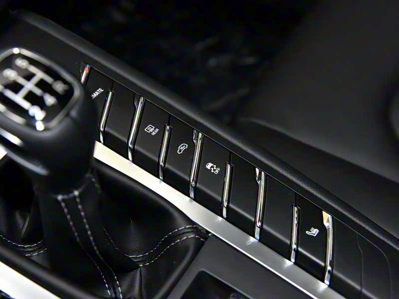 众泰SR9 2017款 2.0T 手动极致之心版 369352