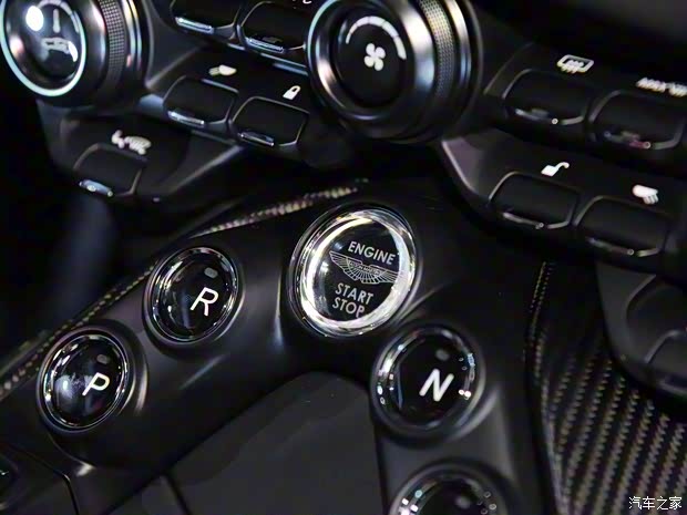 阿斯顿·马丁 V8 Vantage 2018款 4.0T V8