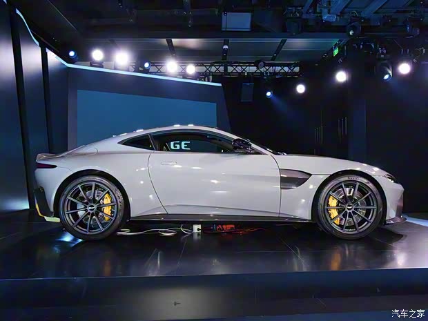 阿斯顿·马丁 V8 Vantage 2018款 4.0T V8