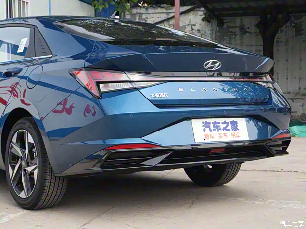 北京现代 伊兰特 2021款 1.5L LUX尊贵版