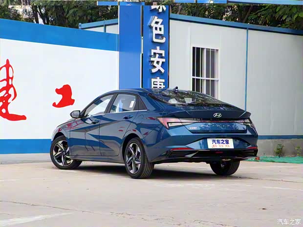 北京现代 伊兰特 2021款 1.5L LUX尊贵版