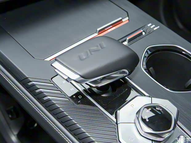 長安汽車 長安UNI-K 2021款 2.0T 全輪驅(qū)動(dòng)尊貴型