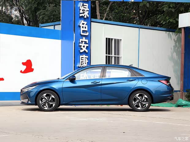 北京现代 伊兰特 2021款 1.5L LUX尊贵版