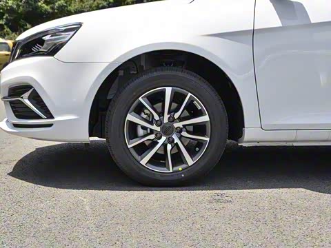 2019款 领军版 1.5L 手动向上互联型 国VI 2019款 领军版 1.5L 手动向上互联型 国VI