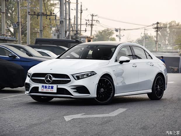 北京奔馳 奔馳A級(jí) 2019款 A 200 L 運(yùn)動(dòng)轎車先行特別版