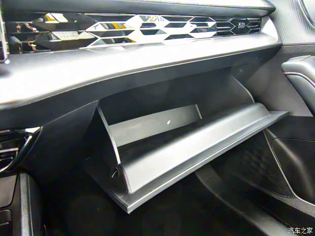 上汽集团 名爵5 2021款 300TGI DCT青奢旗舰版