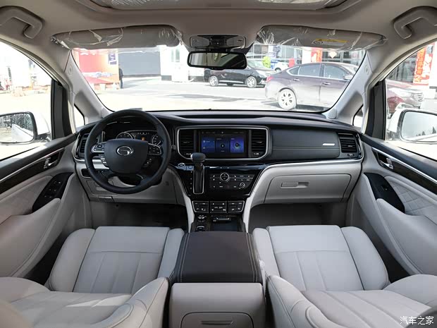 广汽乘用车 传祺GM8 2019款 320T 至尊版 广汽乘用车 传祺GM8 2019款 320T 至尊版