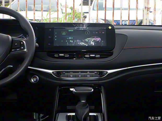 广汽乘用车 传祺GA4 2021款 PLUS 235T 自动尊享版