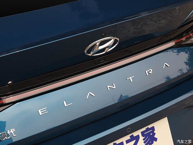 北京现代 伊兰特 2021款 1.5L LUX尊贵版