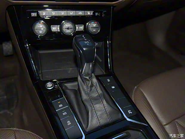 上汽大眾 帕薩特 2019款 330TSI 尊貴版