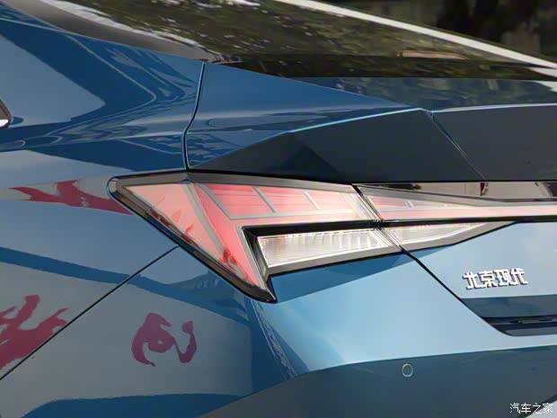 北京现代 伊兰特 2021款 1.5L LUX尊贵版