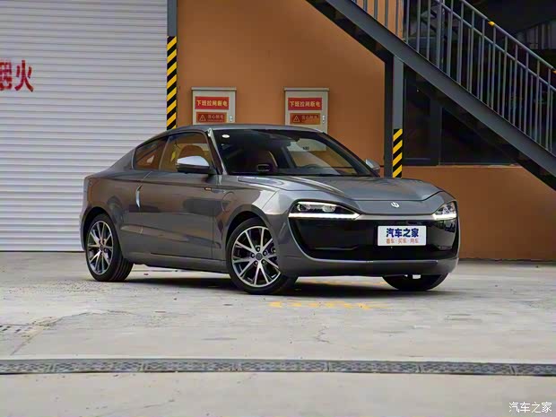 零跑汽车 零跑S01 2019款 380 Pro 零跑汽车 零跑S01 2019款 380 Pro