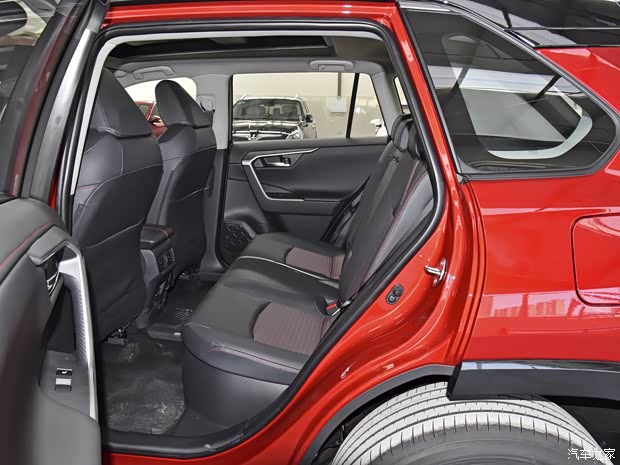 一汽丰田 RAV4荣放双擎E+ 2021款 2.5L 四驱旗舰Pro 一汽丰田 RAV4荣放双擎E+ 2021款 2.5L 四驱旗舰Pro