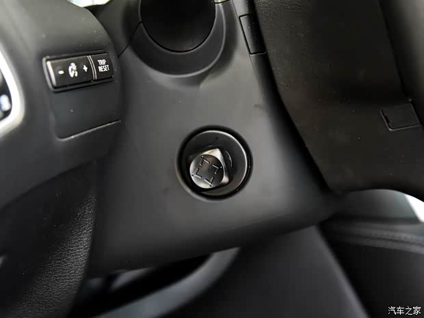 英菲尼迪(进口) 英菲尼迪Q60 2017款 2.0T 标准型