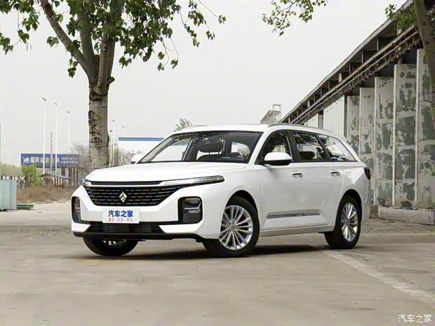 上汽通用五菱 新寶駿Valli 2021款 1.5T CVT伊犁牧場(chǎng)