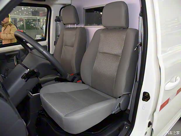 福汽新龙马 启腾M70EV 2017款 纯电动 厢式运输车2座