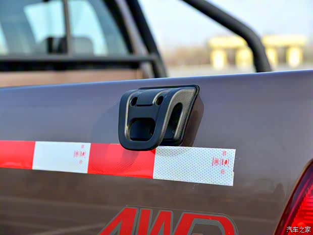 江铃集团轻汽 骐铃T7 2016款 2.8T四驱尊贵版加长轴距JE493ZLQ4CB