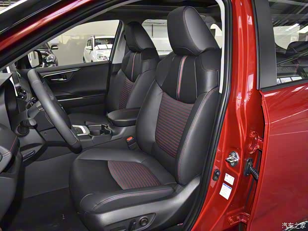 一汽丰田 RAV4荣放双擎E+ 2021款 2.5L 四驱旗舰Pro 一汽丰田 RAV4荣放双擎E+ 2021款 2.5L 四驱旗舰Pro