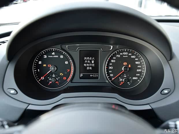 一汽-大众奥迪 奥迪Q3 2018款 30周年年型 35 TFSI 时尚型