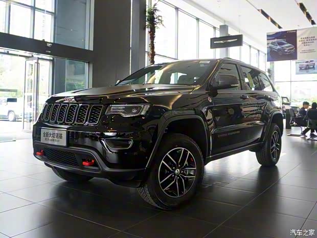 Jeep(進(jìn)口) 大切諾基(進(jìn)口) 2017款 3.0TD 柴油 高性能四驅(qū)版 國(guó)V