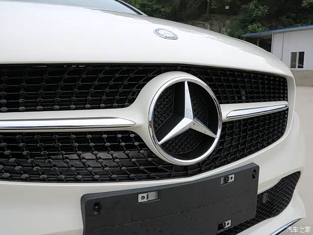 奔驰(进口) 奔驰A级 2017款 A 200 动感型 奔驰(进口) 奔驰A级 2017款 A 200 动感型