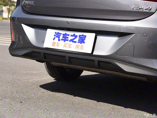 廣汽乘用車 傳祺GA4 2021款 235T 自動(dòng)尊貴版