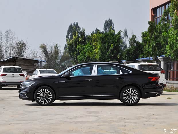 上汽大众 帕萨特 2021款 330TSI 豪华版