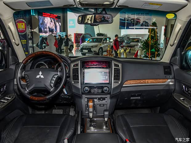 三菱(进口) 帕杰罗(进口) 2018款 3.0L 自动尊贵版