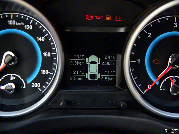 江铃集团轻汽 骐铃T7 2016款 2.8T四驱尊贵版加长轴距JE493ZLQ4CB